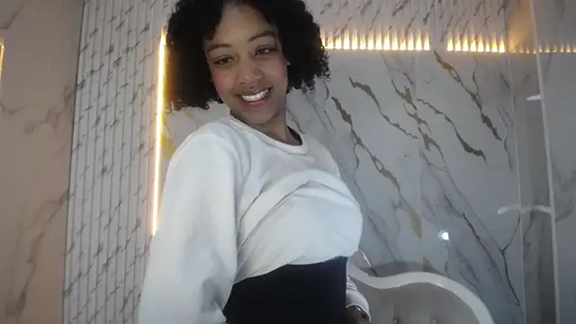 Snapshot of Violeth_b chatting on 10/07/25, 12:50 Violeth b online show from 10/07/25, 12:50