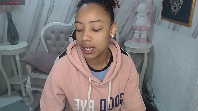 Snapshot of Violeth_b chatting on 03/14/25, 12:40 Violeth b online show from 03/14/25, 12:40