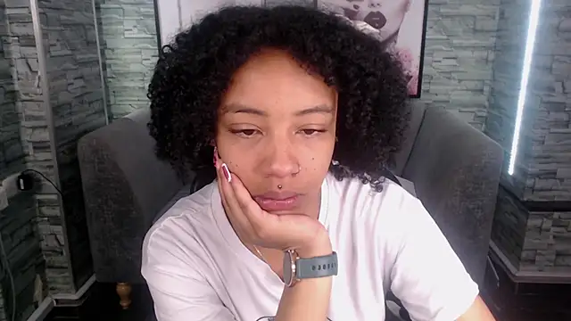 Snapshot of Violeth_b chatting on 09/13/25, 12:38 Violeth b online show from 09/13/25, 12:38
