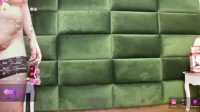 SelenSummer online show from 10/31/25, 08:05