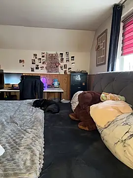 elina may online show from 11/12/25, 10:30