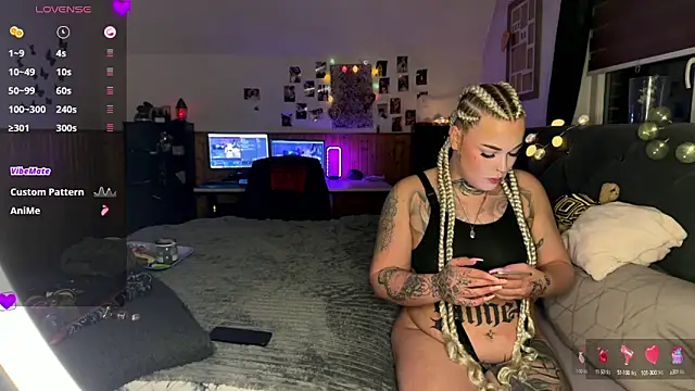 Snapshot of elina_may chatting on 02/26/25, 10:15 elina may online show from 02/26/25, 10:15