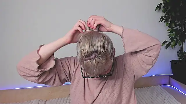 Snapshot of EdythElswick chatting on 04/01/26, 01:41 EdythElswick online show from 04/01/26, 01:41