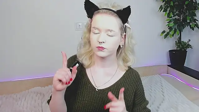 Snapshot of EdythElswick chatting on 04/04/26, 04:52 EdythElswick online show from 04/04/26, 04:52