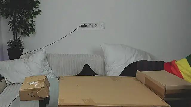 Snapshot of EdythElswick chatting on 04/10/26, 04:30 EdythElswick online show from 04/10/26, 04:30