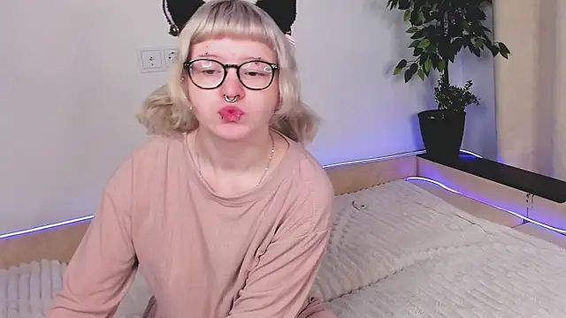 Snapshot of EdythElswick chatting on 04/01/26, 04:25 EdythElswick online show from 04/01/26, 04:25