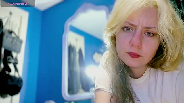 SkarlettRose96 online show from 11/18/25, 12:19