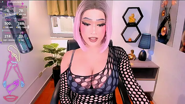 Snapshot of TwittyGirL9inch_exotic chatting on 05/10/26, 03:32 TwittyGirL9inch exotic online show from 05/10/26, 03:32