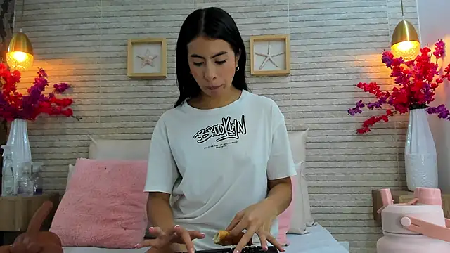 IssabellaLopez online show from 10/27/25, 12:06