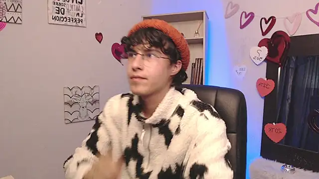 Snapshot of Jeam_hot chatting on 03/04/25, 08:49 Jeam hot online show from 03/04/25, 08:49