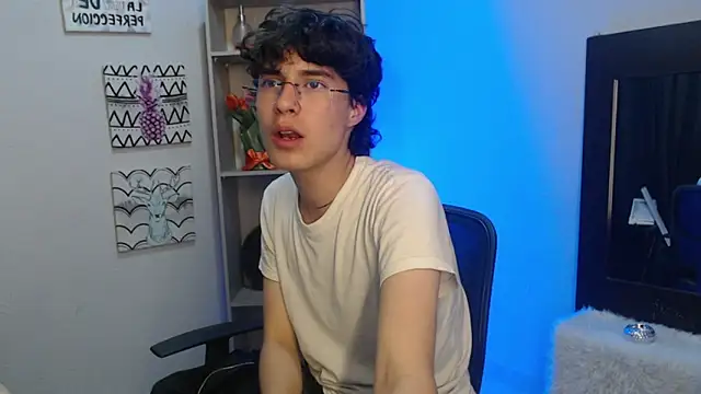 Snapshot of Jeam_hot chatting on 01/22/25, 12:48 Jeam hot online show from 01/22/25, 12:48