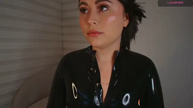 venusleroy  online show from 10/20/25, 10:43