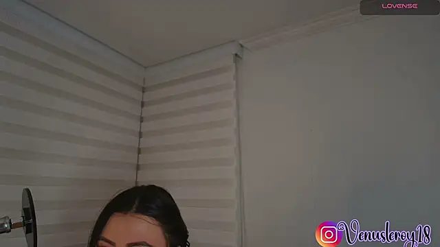 venusleroy  online show from 10/24/25, 11:15