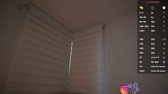 venusleroy  online show from 11/15/25, 09:52