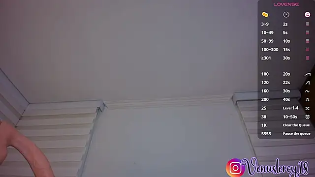 venusleroy  online show from 11/28/25, 11:05