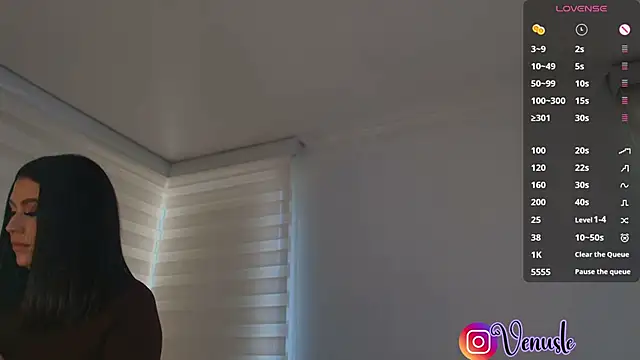 venusleroy  online show from 10/31/25, 09:22