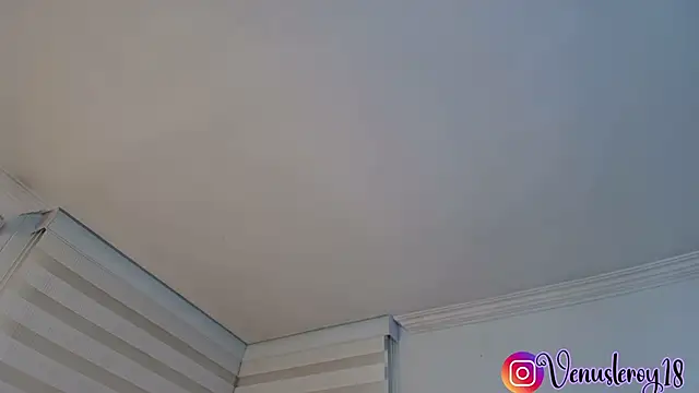 venusleroy  online show from 12/03/25, 10:42