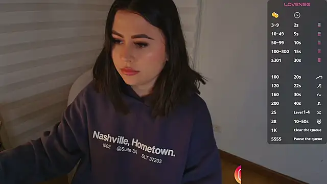 venusleroy  online show from 11/05/25, 11:08