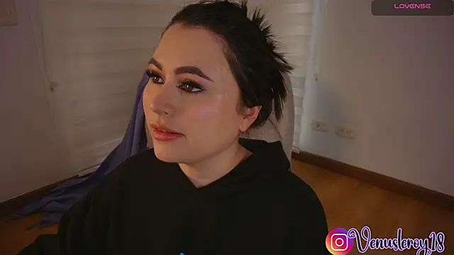 venusleroy  online show from 10/21/25, 09:47