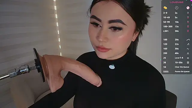 venusleroy  online show from 02/18/26, 10:50