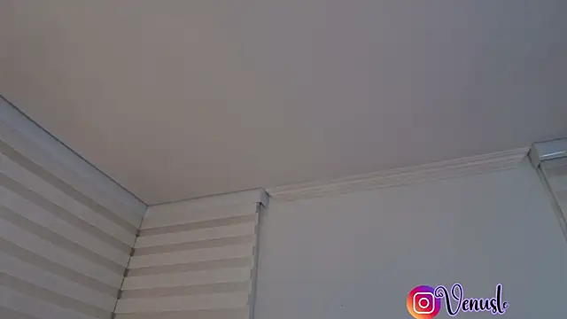 venusleroy  online show from 12/04/25, 11:15