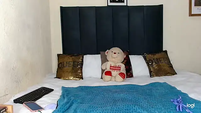 quenliyasa online show from 10/31/25, 02:08