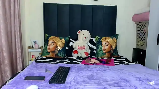 quenliyasa online show from 11/13/25, 12:14