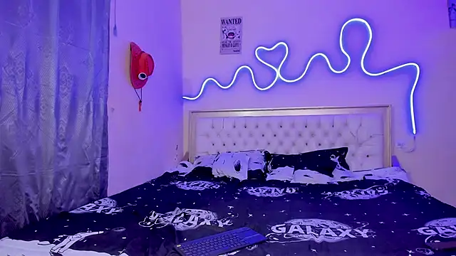 dafnezahiraa  online show from 09/20/25, 05:01