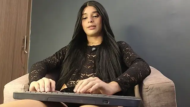 Scarlett is here online show from 02/13/26, 02:00