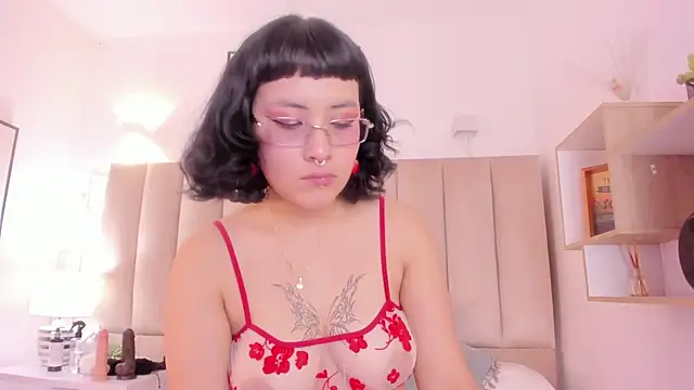 Snapshot of Haru_Bonny chatting on 12/13/24, 08:04 Haru Bonny online show from 12/13/24, 08:04