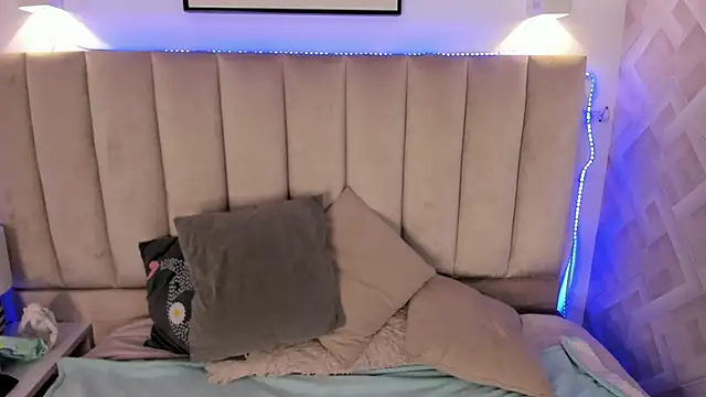 Snapshot of Haru_Bonny chatting on 12/18/25, 08:01 Haru Bonny online show from 12/18/25, 08:01