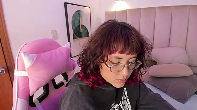 Snapshot of Haru_Bonny chatting on 12/13/25, 08:04 Haru Bonny online show from 12/13/25, 08:04