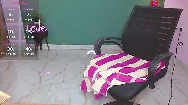 Snapshot of Naughty_Ayesha1 chatting on 10/25/25, 01:49 Naughty Ayesha1 online show from 10/25/25, 01:49