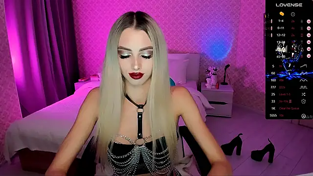 Snapshot of Emilia_Klar chatting on 09/16/25, 03:02 Emilia Klar online show from 09/16/25, 03:02