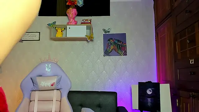 Alaia Love77 online show from 11/14/25, 01:04