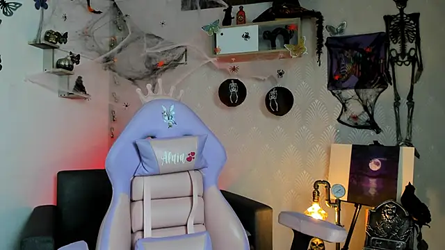 Alaia Love77 online show from 10/17/25, 10:11