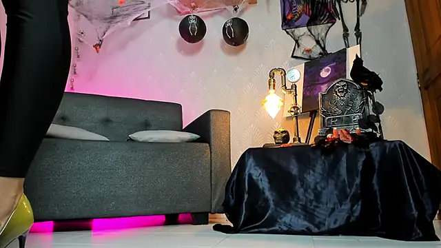 Alaia Love77 online show from 10/09/25, 10:32