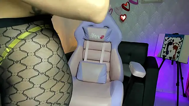 Alaia Love77 online show from 02/25/26, 08:41