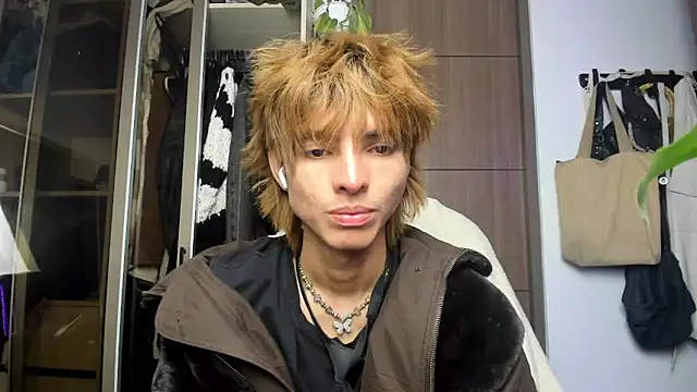 Snapshot of santy-kitty chatting on 02/22/25, 06:28 santy-kitty online show from 02/22/25, 06:28