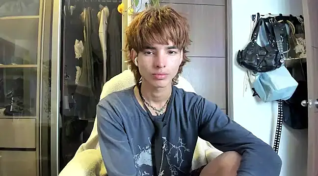Snapshot of santy-kitty chatting on 01/25/25, 01:10 santy-kitty online show from 01/25/25, 01:10