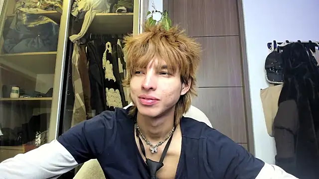 Snapshot of santy-kitty chatting on 02/27/25, 03:51 santy-kitty online show from 02/27/25, 03:51
