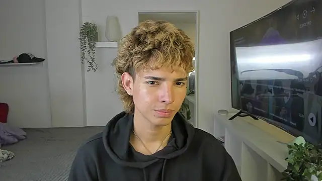 santy-kitty online show from 11/06/25, 01:31