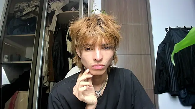 Snapshot of santy-kitty chatting on 02/22/25, 03:23 santy-kitty online show from 02/22/25, 03:23