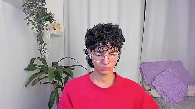 Snapshot of santy-kitty chatting on 02/20/26, 12:07 santy-kitty online show from 02/20/26, 12:07