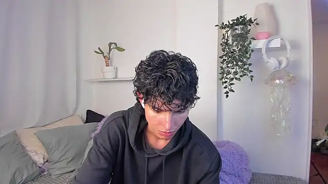 Snapshot of santy-kitty chatting on 02/11/26, 12:21 santy-kitty online show from 02/11/26, 12:21