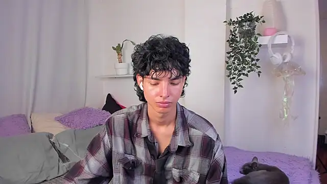 Snapshot of santy-kitty chatting on 02/03/26, 11:43 santy-kitty online show from 02/03/26, 11:43