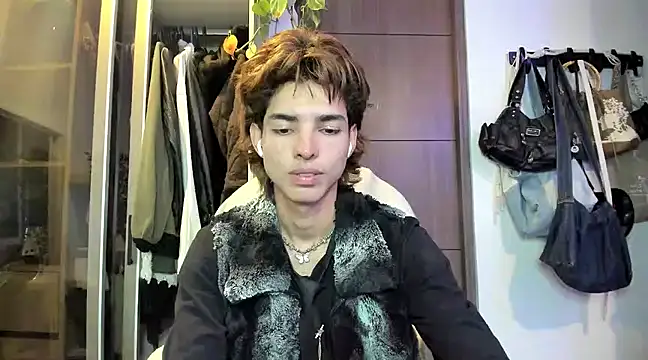Snapshot of santy-kitty chatting on 01/26/25, 01:09 santy-kitty online show from 01/26/25, 01:09