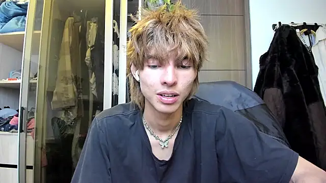 Snapshot of santy-kitty chatting on 02/16/25, 07:26 santy-kitty online show from 02/16/25, 07:26