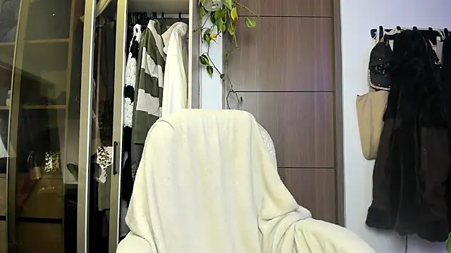 Snapshot of santy-kitty chatting on 02/27/25, 06:57 santy-kitty online show from 02/27/25, 06:57