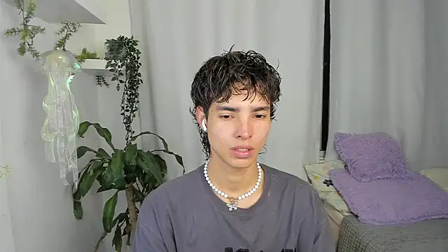 santy-kitty online show from 12/16/25, 02:16